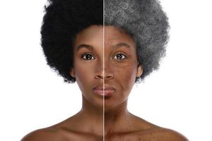 jämförelse av ung och äldre. afrikansk kvinna på vit bakgrund. foto