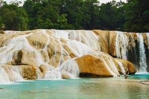 agua azul vattenfall kaskad i chiapas. mexico foto