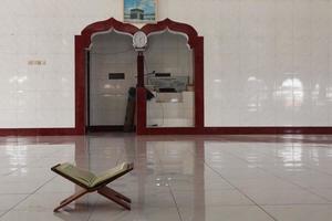 koranen eller quran i de moské under de dag foto