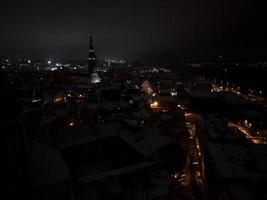 natt se av de vinter- riga gammal stad foto