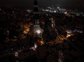 natt se av de vinter- riga gammal stad foto