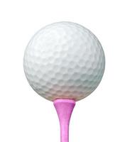 vit golf boll på rosa tee isolerat på en vit bakgrund foto