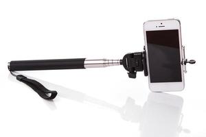 smart telefon på en selfie pinne foto