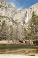 övre falls och merced flod på yosemite foto