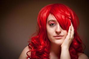 attraktiv röd håriga kvinna porträtt foto