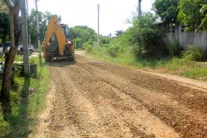 smuts bulldozer till bygga vägar. foto