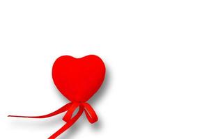 kärlek röd hjärtan på vit bakgrund för valentines dag, kort begrepp foto