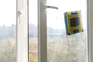 robot för tvättning fönster foto