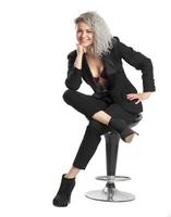 företag flicka Framställ på stol och leende foto
