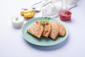 aloo gobi paratha foto