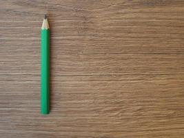 grön penna på skrivbord foto