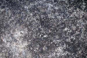 gammalt betonggolv i svart och vit färg, cement, trasigt, smutsigt, bakgrundsstruktur foto
