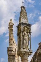 jungfrulig mary med bebis Jesus, staty på piazza behå i verona, Italien foto