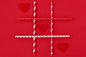 valentines dag. hjärtan på röd bakgrund, kreativ begrepp foto