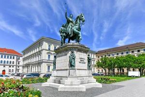 monument reiterdenkmal av kung ludwig jag av Bayern, som är belägen på de odeosplatz i München, Tyskland. foto