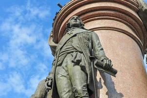 monument av Catherine ii de bra och till de grundare av odessa i odessa, ukraina. den var konstruerad i 1900. i 1920 den var avmonterad förbi kommunister och återställd om igen i 2007. foto