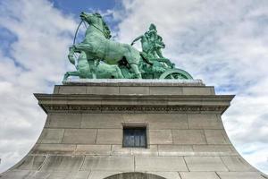 se från de triumf- båge i cinquantenaire parkera i Bryssel, var planerad för nationell utställning av 1880 till fira 50:e årsdag av de oberoende av Belgien. foto