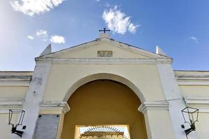 ingång till de reina kyrkogård i cienfuegos, kuba. detta kyrkogård innehåller de gravar av spanska soldater dog under de 19:e århundrade frihet bekämpa i kuba. foto