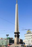 helgon Petersburg, ryssland - augusti 8, 2007 - ligovsky prospekt. de obelisk hjälte stad av leningrad på uppror fyrkant i helgon Petersburg, ryssland foto