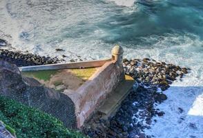 castillo de san kristobal i san juan, puerto rico. den är utsedd som en unesco värld arv webbplats eftersom 1983. den var byggd förbi Spanien till skydda mot landa baserad attacker på de stad av san juan. foto