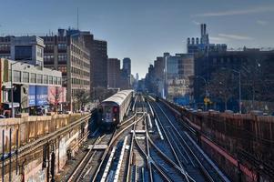 ny york stad - feb 17, 2020 - 135:a gata tunnelbana station och Spår i manhattan, ny york stad. foto