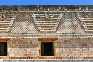 fyrhörning av de nunnor i de yucatan i uxmal, Mexiko. foto