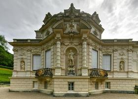 ettal, Tyskland - juli 5, 2021 - linderhof palats i Bayern, Tyskland, ett av de slott av före detta kung ludwig ii. foto