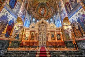 inre av frälsarens kyrka på spillt blod i St. petersburg, ryssland foto