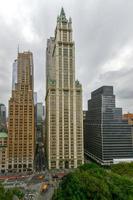 ny york stad - juni 13, 2021 - panorama- antenn se av de skyskrapor av lägre manhattan i ny york stad. foto