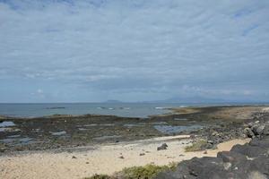 bukt full av vulkanisk stenar i bajo ballena. el cotillo la oliva fuerteventura kanariefågel öar. foto