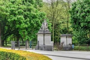 statyer på de ingång av de parc du cinquantenaire i Bryssel, belgien foto