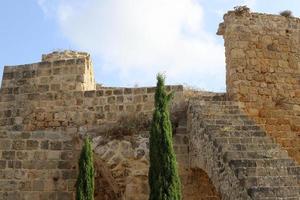 vägg av ett gammal fästning i nordlig israel. foto
