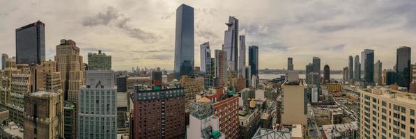 panorama- se av midtown manhattan i ny york stad under de dag. foto