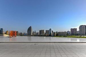 stad horisont från de heydar aliyev Centrum i baku, azerbajdzjan. foto