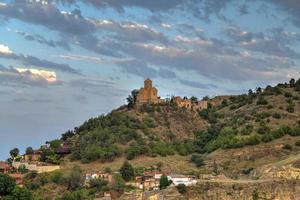 skön panorama- se av tbilisi från narikala fästning i georgien. foto