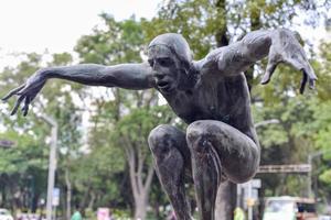 mexico stad, mexico - juli 3, 2013 - brons skulpturer av samtida konstnär jorge marin längs paseo de la reforma i mexico stad, Mexiko. foto