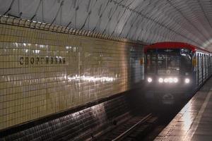 Moskva, ryssland - juli 16, 2018 - sportivnaya station i de moskva metro i Ryssland. foto