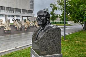 Moskva, ryssland - juli 18, 2018 - skulptur av lenin i de fallen monument parkera, Moskva, Ryssland. foto
