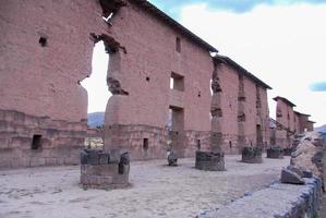 tempel av wiracocha - raqchi, peru foto