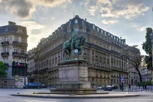 staty av george Washington på häst i plats d'iena i paris, Frankrike. foto