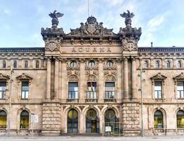 tull byggnad - edificio de la aduana del puerto, förbi enric sagnier jag villavecchia och pere garcia jag faria. hamn av barcelona, Spanien. foto