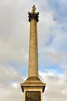 nelsons kolumn i trafalgar fyrkant i london. den är en offentlig fyrkant i de stad av westminster, central london, byggd runt om de område förr känd som charing korsa. foto