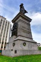 de portland soldater och sjömän monument belägen i de Centrum av monument fyrkant, på de före detta webbplats av portlands 1825 stad hall, 2022 foto