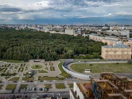 antenn se av de stad horisont i Moskva, ryssland under de dag. foto