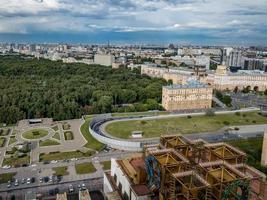 antenn se av de stad horisont i Moskva, ryssland under de dag. foto