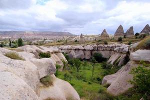 resa till goreme, Kappadokien, Kalkon. de se på de dal i de berg. foto