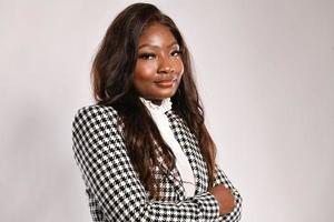 kvinna entreprenör. afro företag flicka leende på kamera foto