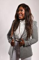 kvinna entreprenör. afro företag flicka leende på kamera foto