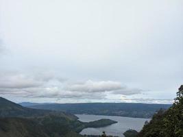 de baeuty av sjö toba i norr sumatera indonesien foto