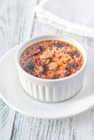 creme brulee i grytan foto